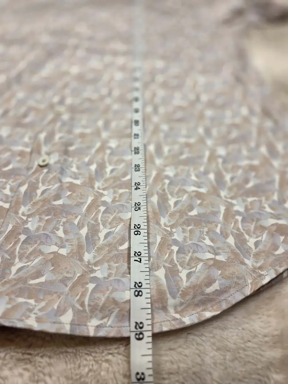 Bugatchi Leaf Print Short Sleeve Stretch Shirt in Sand Medium